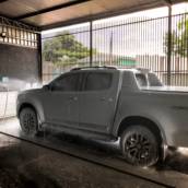 Lavagem de carro com shampoozeira
