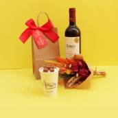 Presente: Kit Amor com Mini Buquê e Vinho