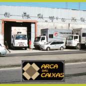 Um fornecedor confiável, como ( a Arca das Caixas Embalagems de Papelão e Plástico Bolha ) , oferece embalagens que foram cuidadosamente selecionadas e testadas para resistir às exigências do transporte e armazenamento. Isso significa que os produtos chegam aos seus clientes protegidos, sem danos, o que reforça a credibilidade da sua empresa e melhora a experiência do consumidor.   Além disso, fornecedores de confiança garantem a disponibilidade de um estoque diversificado e pronto para atender suas necessidades, evitando atrasos e interrupções nas operações. A padronização das Embalagens de Papelão ou Plástico Bolha também facilita o processo de organização e contribui para uma logística mais eficiente, otimizando custos e aumentando a produtividade.