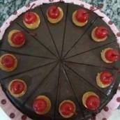 Torta de Chocolate com Cereja