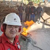 O Treinamento NR-20 tem como objetivo capacitar trabalhadores para atuar de forma segura e preventiva em atividades que envolvem inflamáveis e combustíveis, prevenindo acidentes como explosões, incêndios e contaminações ambientais, atendendo integralmente à legislação vigente.

Objetivos

Atender às exigências da Norma Regulamentadora nº 20 (NR-20);
Ensinar medidas de prevenção e controle de riscos em atividades com inflamáveis;
Capacitar trabalhadores para respostas emergenciais em caso de vazamentos ou incêndios;
Conscientizar sobre as responsabilidades da empresa e dos trabalhadores;
Reduzir riscos de acidentes graves e proteger a vida, o patrimônio e o meio ambiente.