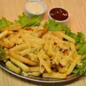 Porção de fritas com queijo 500 gr