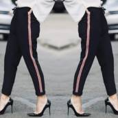 Calça de Bengaline c/ Listras Lateral (Semelhante a essa Disponível no Tamanho: 48).