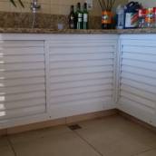 Armário de cozinha com fechamento em aluminio