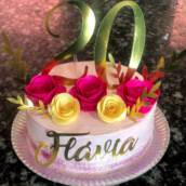 Bolo Com topper de flores 20 Anos 