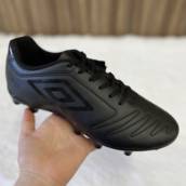 Chuteira Umbro Campo masculina adulta 