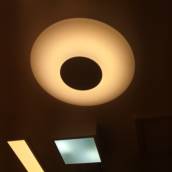 Luminária com som ambiente 