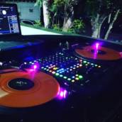 Aparelhagem do DJ.