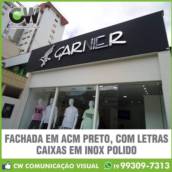 FACHADA EM ACM PRETO COM LETRAS E CAIXAS EM INOX POLIDO 
