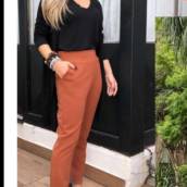 Calça com detalhe na barra
