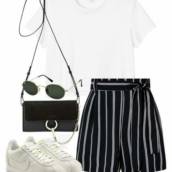 Shorts de Malha Listras Preto e Dourado (Disponível no Tamanho: 46)  Shorts de Viscose Vermelho e Branco (Disponível no Tamanho: 48).