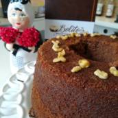 Bolo de maçã com nozes