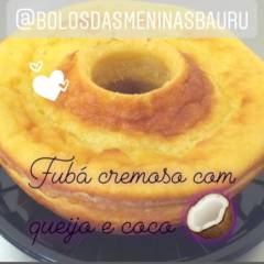 Bolo de Fuba Cremoso com Queijo e Coco