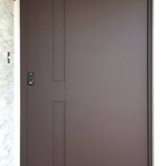 Porta de ACM com Puxador Cava na Cor Aço Corten + Fechadura Digital