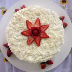 Bolo de Chocolate Branco com Morango