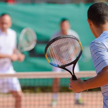 Comprar o produto de Aulas em Dupla em Aulas de Tennis em Atibaia, SP por Solutudo