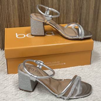 Comprar o produto de Sandália adulta Beira Rio em A Classificar pela empresa Lojas Dom Flavittos em Uberlândia, MG por Solutudo