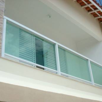 Comprar o produto de Guarda-Corpo e Proteção de Vidro em Nossos Produtos pela empresa RedGlass Vidraçaria em Atibaia - Comércio de Vidros Temperados e Espelhos em Atibaia, SP por Solutudo