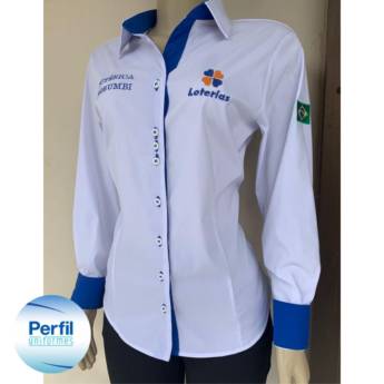 Comprar o produto de Camisa ou Camisete em Empresarial e Corporativa pela empresa Perfil Uniformes em Foz do Iguaçu, PR por Solutudo