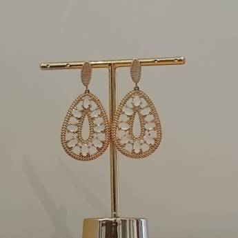 Comprar o produto de  Brinco dourado com pedras brancas semi-joia MyF em Roupas e Acessórios em Botucatu, SP por Solutudo