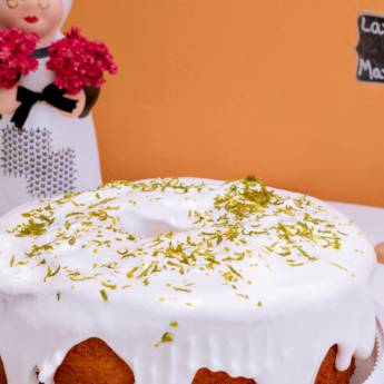 Comprar o produto de Bolo de laranja com marshmallow em Bolos e Doces em Jundiaí, SP por Solutudo