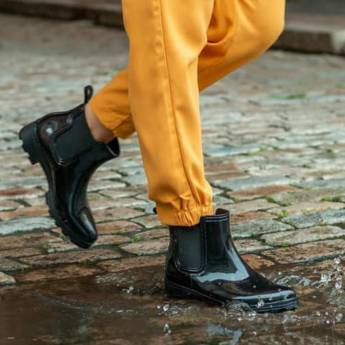 Comprar o produto de Botas galochas em Roupas e Acessórios pela empresa Escritório Ampulheta AR - Consultorias e Serviços de Imagem Pessoal e Moda em Botucatu, SP por Solutudo