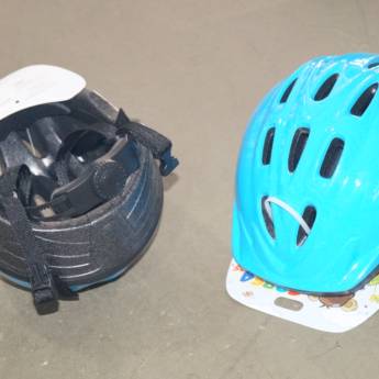 Comprar o produto de CAPACETE INFANTIL PEQUENO MÉDIO AZUL CELEST REGULAGEM KIDS CORSA em Acessórios e vestuário para ciclistas em Bauru, SP por Solutudo