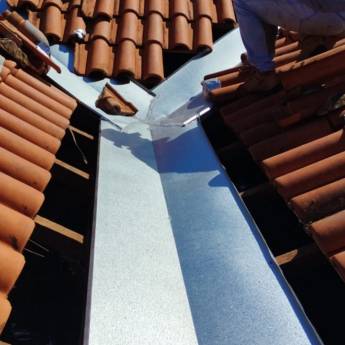 Comprar o produto de Calha em V resistente e eficiente em Assis, SP em Calhas - Inox em Assis, SP por Solutudo Comprar o produto de Calha em V resistente e eficiente em Assis, SP em Calhas - Inox em Assis, SP por Solutudo