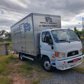 Comprar o produto de Fretes e Mudanças - Caminhão Baú 5,20 x 2,30 x 2,30m em Veículos e Transportes em Joinville, SC por Solutudo