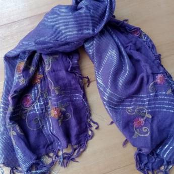 Comprar o produto de Lenço diwali Paris estampa flor e brilho - Imp. em Roupas e Acessórios em Botucatu, SP por Solutudo