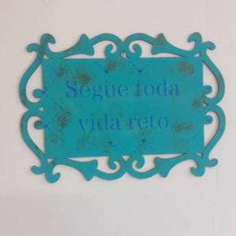 Comprar o produto de Placa MDF "Segue toda vida reto" em Quadros Decorativos em Joinville, SC por Solutudo