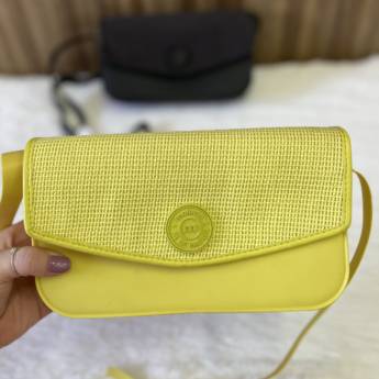 Comprar o produto de Bolsa Moleca em Bolsas, Carteiras e Malas em Uberlândia, MG por Solutudo