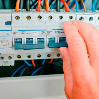 Comprar o produto de Disjuntores e Quadros em Materiais Elétricos pela empresa Carlinhos Materiais para Construção • Depósito em Atibaia em Atibaia, SP por Solutudo