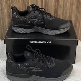 Comprar o produto de Tênis masculino Adrun  em A Classificar em Uberlândia, MG por Solutudo