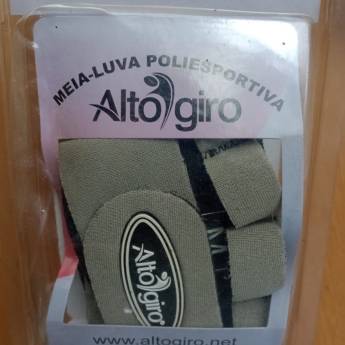 Comprar o produto de 	 Luva verde poliesportiva - Rec em Roupas e Acessórios em Botucatu, SP por Solutudo