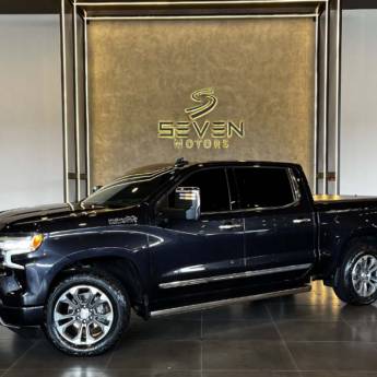 Comprar o produto de CHEVROLET SILVERADO 5.3 V8 1500 High Country Cabine Dupla 4X4 Automático 2024 em Serie 1 pela empresa Seven Motors Concessionária em Botucatu, SP por Solutudo