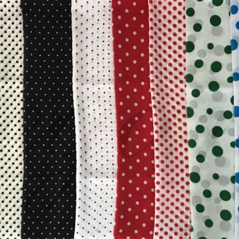 Comprar o produto de Sobre toalha Microfibra Bolinhas & Listradas (1,40 x 1,40) - Vários Modelos em Bauru em Toalhas pela empresa Elegance Festas em Bauru, SP por Solutudo