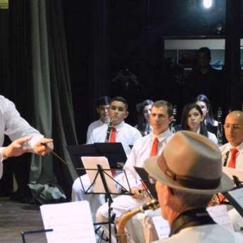 Comprar o produto de Maestro (grupo musical e banda) em Escolas de Música em Aracaju, SE por Solutudo