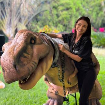 Comprar o produto de Personagem vivo Dinossauro bh em Festas e Eventos pela empresa Tutitu Animações em Belo Horizonte, MG por Solutudo