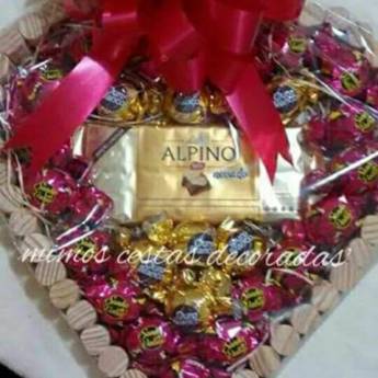 Comprar o produto de Cesta em formato de Coração Chocolate em A Classificar em Bauru, SP por Solutudo