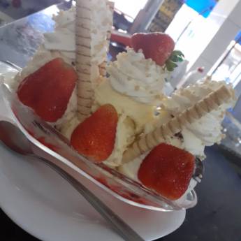 Comprar o produto de Morango Split em Alimentos e Bebidas em Bauru, SP por Solutudo