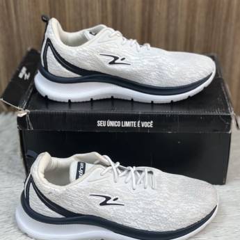 Comprar o produto de Tênis masculino Adrun  em A Classificar em Uberlândia, MG por Solutudo