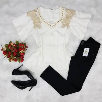 Comprar o produto de Blusa com pedraria e grippir em Blusas em Bauru, SP por Solutudo Comprar o produto de Blusa com pedraria e grippir em Blusas em Bauru, SP por Solutudo