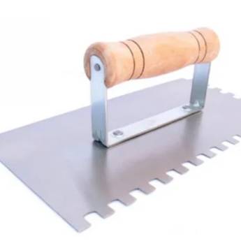 Comprar o produto de Desempenadeira de aço dentada 12x24 cabo madeira Thompson em Materiais para Construção em Boituva, SP por Solutudo