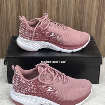 Comprar o produto de Tênis feminino Adrun em A Classificar em Uberlândia, MG por Solutudo
