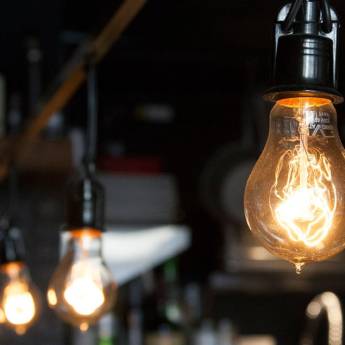 Comprar o produto de Lâmpadas em Materiais Elétricos pela empresa Carlinhos Materiais para Construção • Depósito em Atibaia em Atibaia, SP por Solutudo