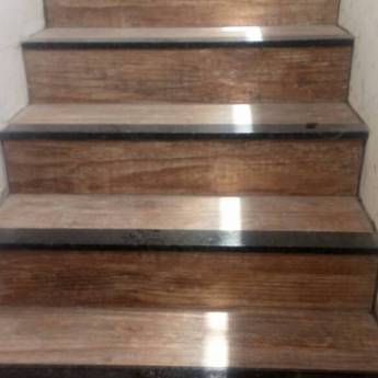 Comprar o produto de Escada no Granito Verde Bahia em Outros pela empresa R.R Marmoraria em Tietê, SP por Solutudo