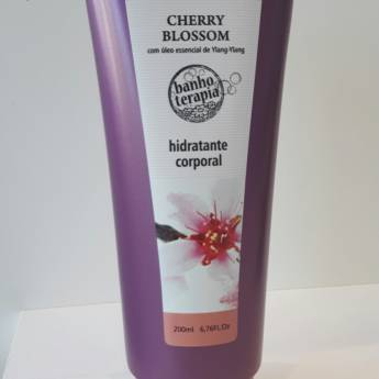 Comprar o produto de Loção Hidratante Cherry Blossom em Hidratantes pela empresa Farmácia e Manipulação Floreasca em Foz do Iguaçu, PR por Solutudo