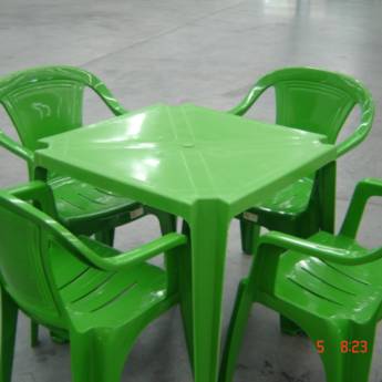 Comprar o produto de Conjunto de mesa e cadeira plástica Plastable  em Cadeiras e Mesas pela empresa Cirineu Móveis em Foz do Iguaçu, PR por Solutudo