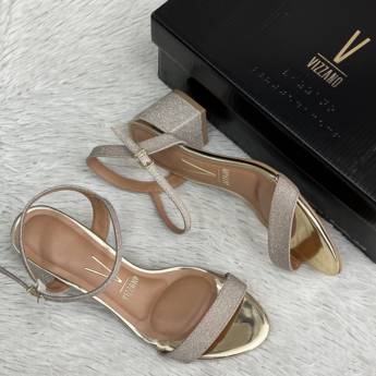 Comprar o produto de Sandália adulta Vizzano em A Classificar em Uberlândia, MG por Solutudo